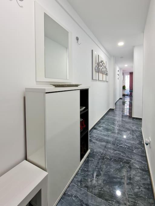 Modern Right In The Heart Of Apartament